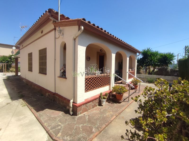 Foto 05eb3ec0-e445-4663-852e-412972a3cd08. Casa amb xemeneia calefacció aparcament a Sant Andreu de la Barca