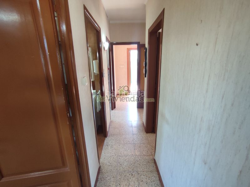 Foto aee80bbe-0380-4eb2-baaa-dc43de9132de. Casa amb xemeneia calefacció aparcament a Sant Andreu de la Barca