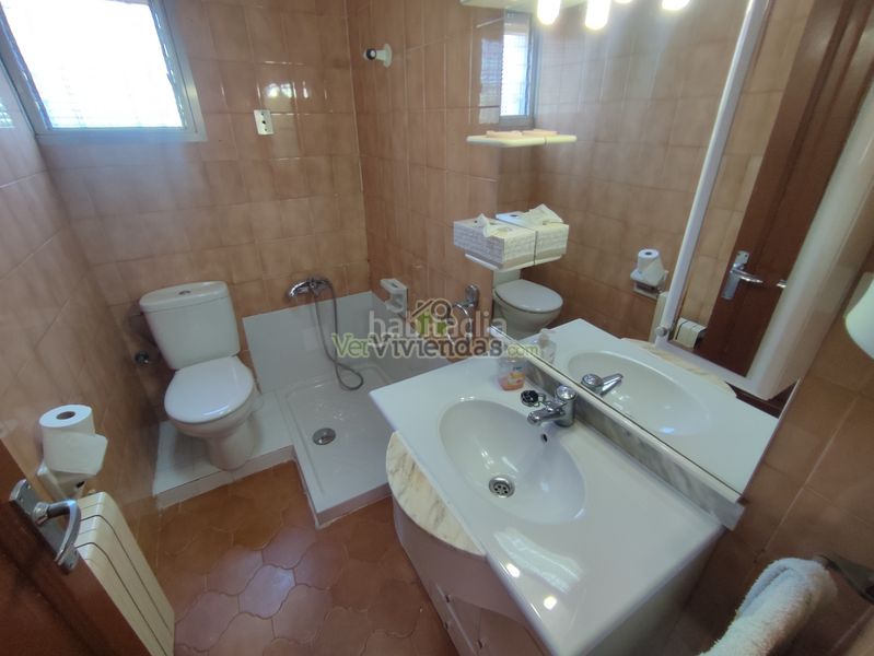 Foto b4db64ef-116e-4e2b-ac91-4a68736f8ce4. Casa amb xemeneia calefacció aparcament a Sant Andreu de la Barca