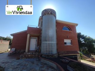 Casa en Vallirana. Bonita casa con piscina