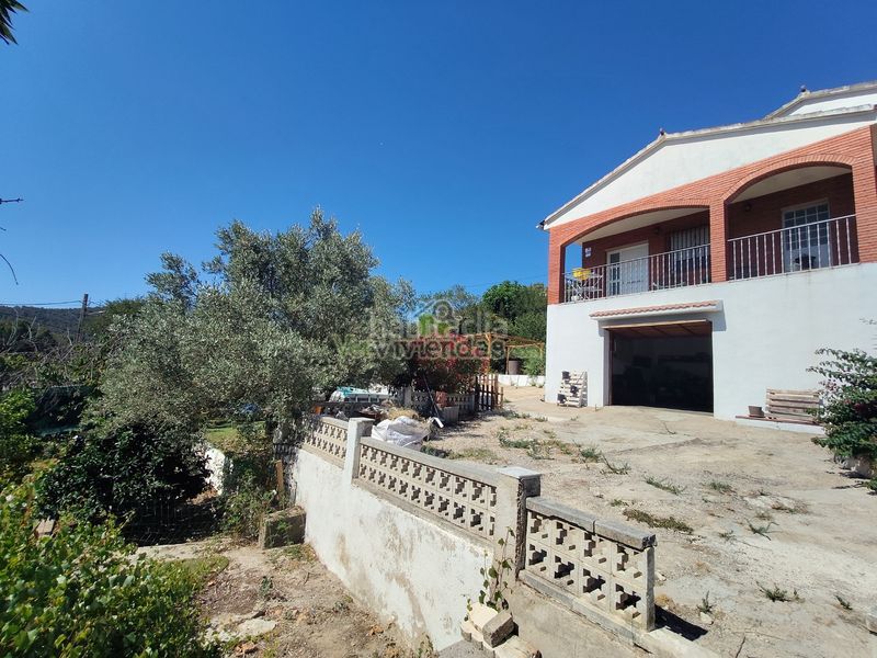 Foto 03f14a33-29b3-40f4-8d81-c0e0d92e660d. Casa amb xemeneia calefacció aparcament a Vallirana