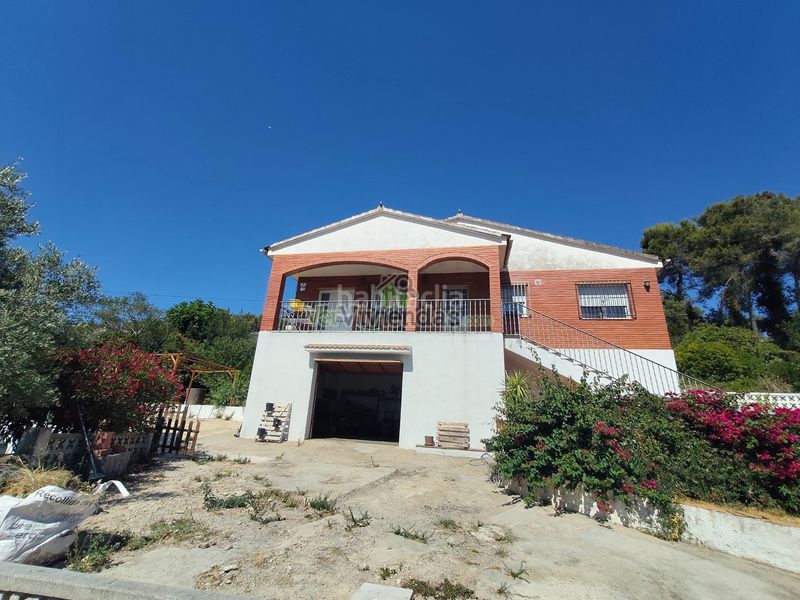 Foto 597c8984-b554-4a7c-83cb-7339777312b7. Casa amb xemeneia calefacció aparcament a Vallirana