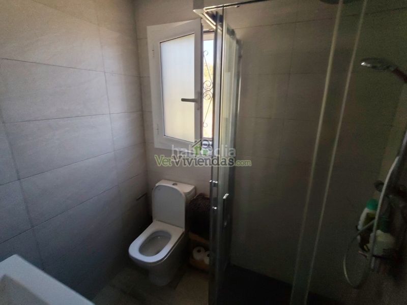 Foto b0815669-12a1-434d-ad9e-91fe8916733e. Casa amb xemeneia calefacció aparcament a Vallirana