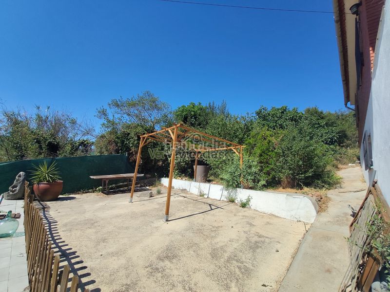 Foto f56fd95d-6ec7-4270-867c-186c9291b256. Casa amb xemeneia calefacció aparcament a Vallirana