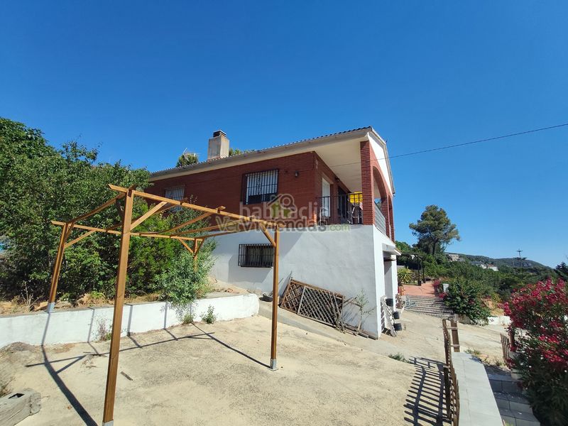 Foto f87bf037-5fab-458c-8baf-b28a16521bc5. Casa amb xemeneia calefacció aparcament a Vallirana