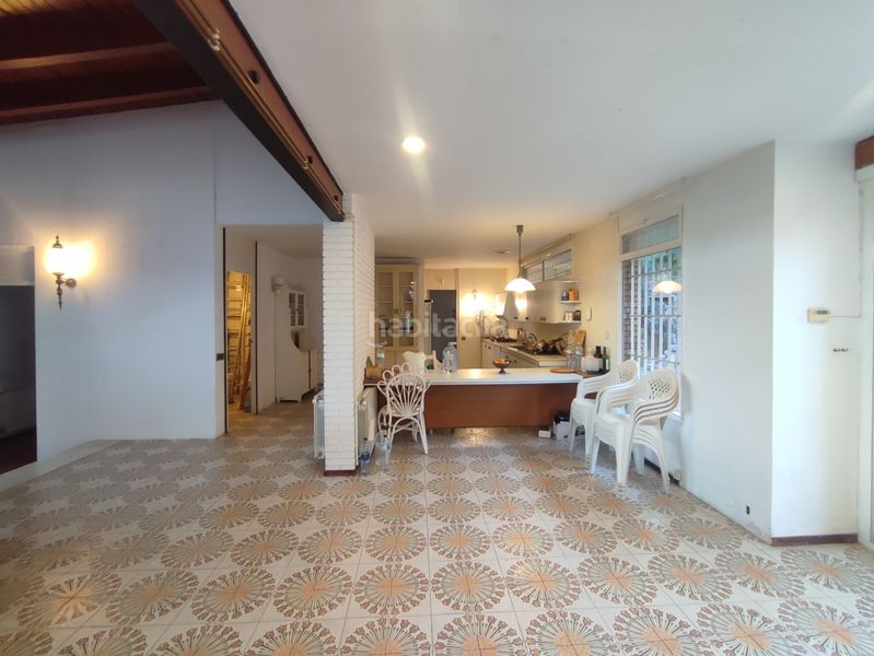 Foto a0cda12d-33ba-4242-867e-0cb6cacf493a. Casa amb xemeneia calefacció aparcament piscina a Pallejà