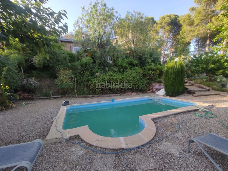 Foto a613d947-2330-41fa-af04-8244ca11e82b. Casa amb xemeneia calefacció aparcament piscina a Pallejà