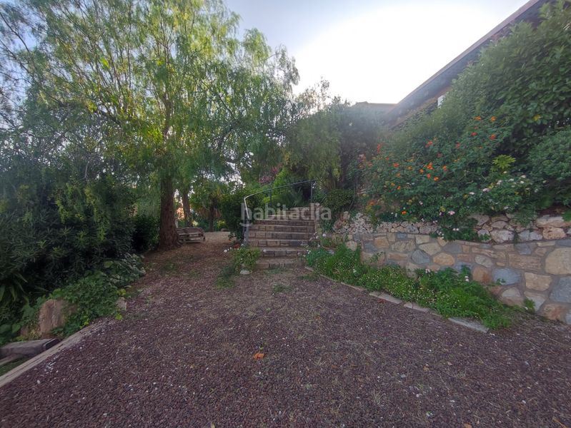 Foto a9af36cf-be45-4c73-b1e8-9fd1d81c4e04. Casa amb xemeneia calefacció aparcament piscina a Pallejà