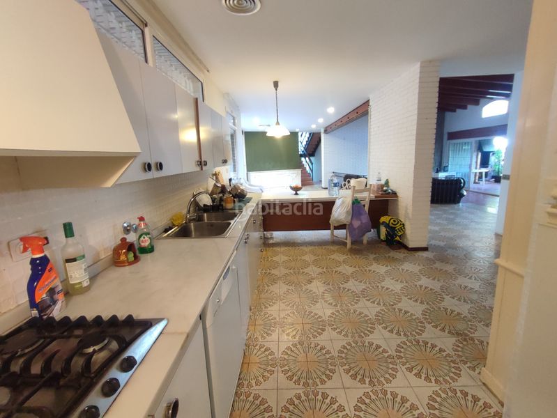Foto b147b4fb-178d-4e52-be79-87a1caf9d5da. Casa amb xemeneia calefacció aparcament piscina a Pallejà