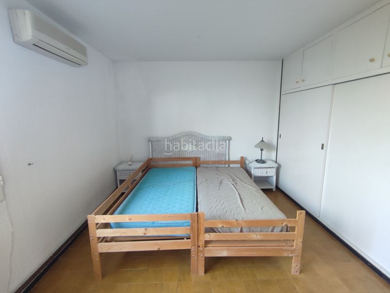 Foto bbe70520-1772-497e-9757-d2ed6b2e9610. Casa amb xemeneia calefacció aparcament piscina a Pallejà