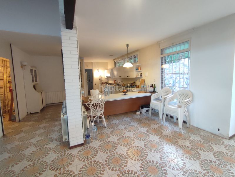Foto bf71ae52-cada-421a-a45f-48c3d6b2db3b. Casa amb xemeneia calefacció aparcament piscina a Pallejà