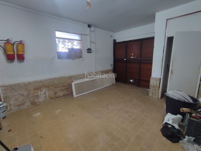 Foto cbba051e-f1a1-49d7-8e6c-957af006007b. Casa amb xemeneia calefacció aparcament piscina a Pallejà
