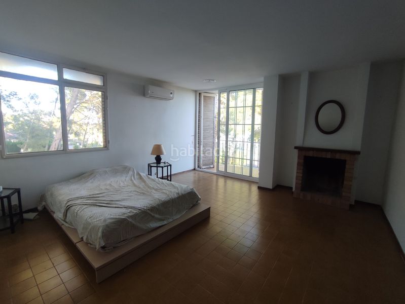 Foto f38113a6-0ea3-40d0-a40d-c7e346fd4be1. Casa amb xemeneia calefacció aparcament piscina a Pallejà