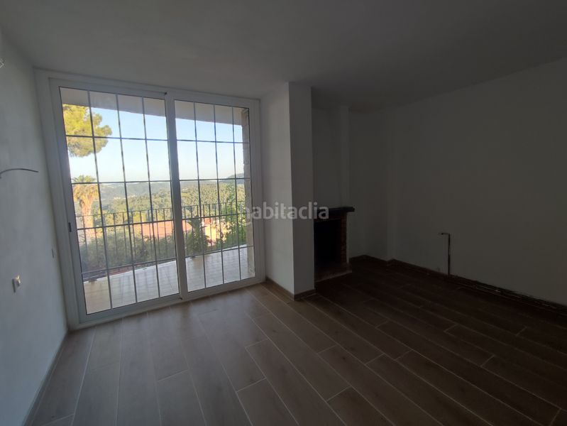 Foto ffd98540-5096-4adf-bfbd-fcebb9219cf0. Casa amb xemeneia calefacció aparcament piscina a Pallejà