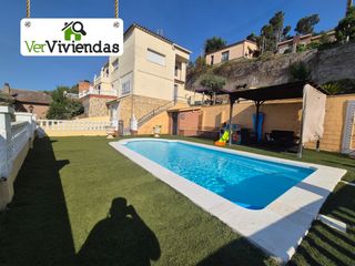 Casa en Sant Vicen� dels Horts. Bonita casa con piscina y posibilidades