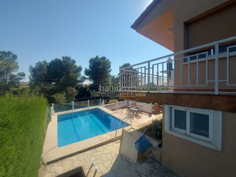Foto 7e7e00c5-ed06-48b8-bc39-560a65996b76. Haus mit kamin heizung parking pool in Piera