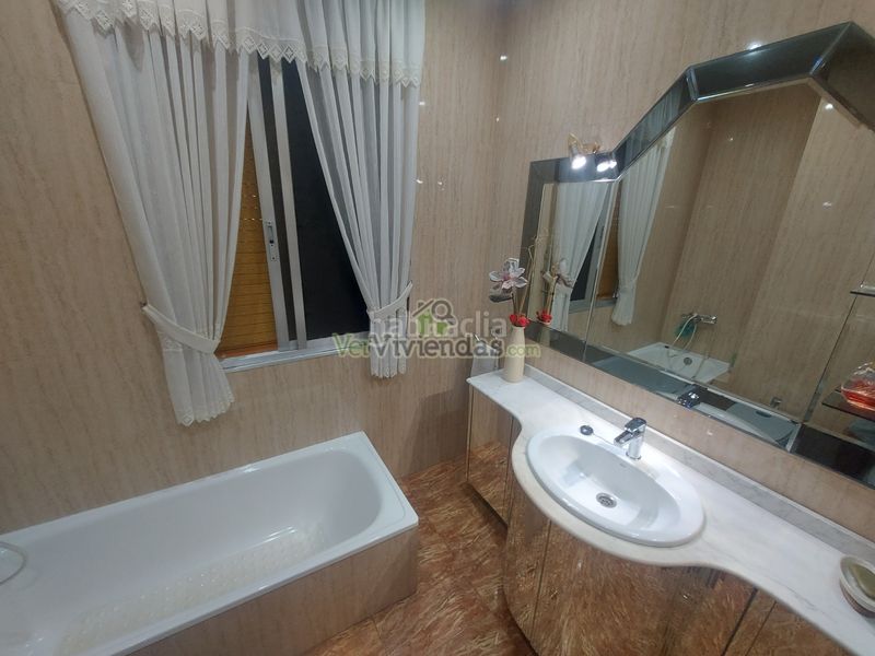 Foto e7370734-11dc-475e-924d-679a50bcec13. Haus mit kamin heizung parking pool in Piera