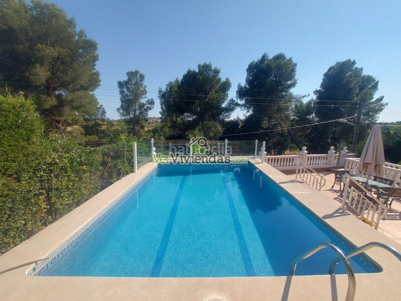 Foto e7d67c05-b0d5-41fe-bf58-e617d50462a3. Haus mit kamin heizung parking pool in Piera