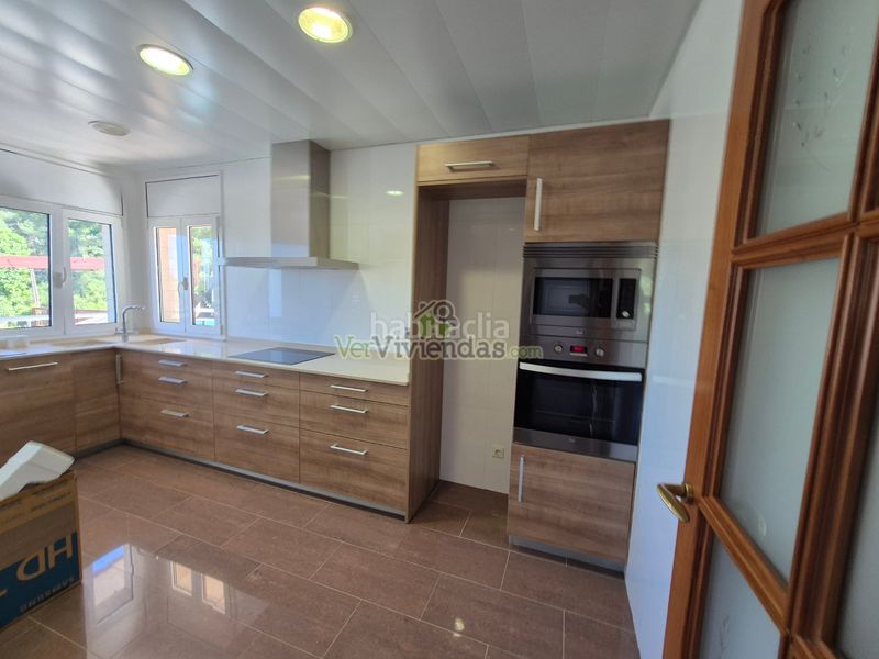 Foto f5ebe2b6-2778-478e-ad8d-4cbc1cd27938. Casa amb calefacció aparcament a Vallirana