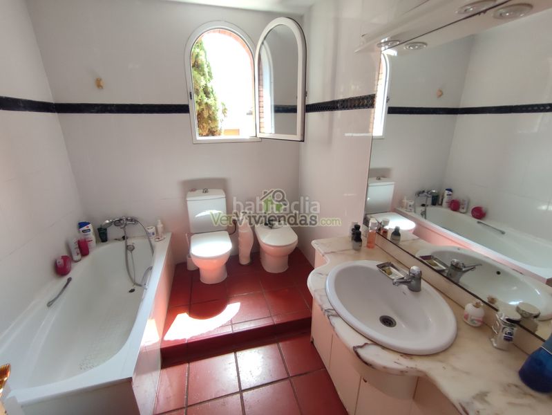 Foto 07ca3295-ad6f-417f-a404-6eb1c3afd0c0. Casa amb calefacció aparcament piscina a Can Rial Esparreguera