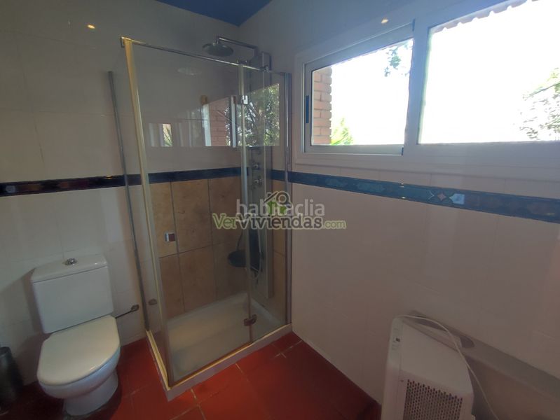Foto 14203d81-f169-4830-8a08-23cbe7bede3a. Casa amb calefacció aparcament piscina a Can Rial Esparreguera
