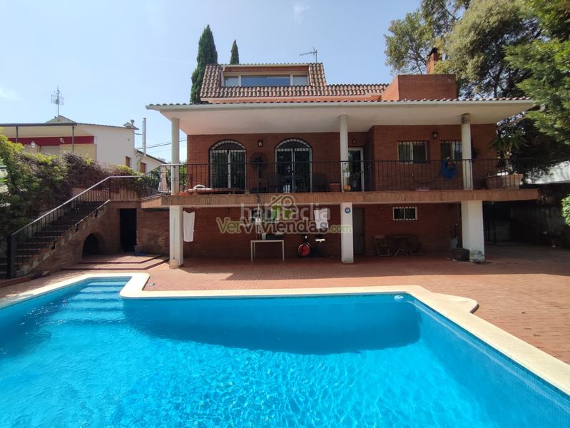 Foto 1bd9186e-6ed8-4600-bbbf-66abc01877d0. Casa amb calefacció aparcament piscina a Can Rial Esparreguera