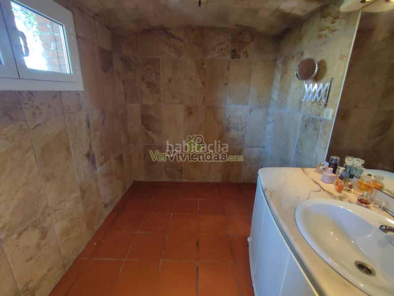 Foto 30ad03aa-5283-4a18-9c0a-36e3fea0b70a. Casa amb calefacció aparcament piscina a Can Rial Esparreguera