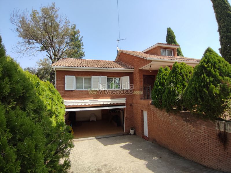 Foto 33c9975f-f4d6-466e-abf9-06dd28cb2ac1. Casa amb calefacció aparcament piscina a Can Rial Esparreguera