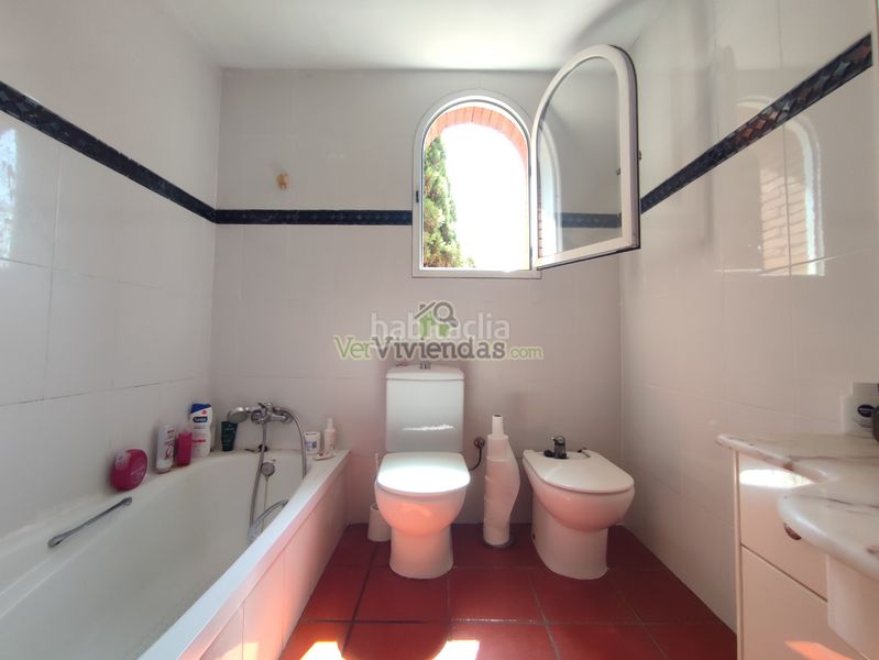 Foto 55bf56d0-ce4b-4511-8390-10fd2d802251. Casa amb calefacció aparcament piscina a Can Rial Esparreguera