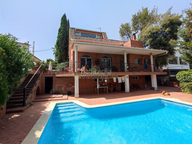Foto 5bb93807-915e-43cb-b282-49f0e6cdab3b. Casa amb calefacció aparcament piscina a Can Rial Esparreguera