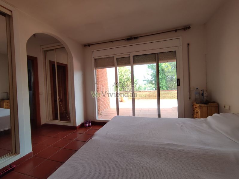 Foto 659e5a12-6a77-4c79-b3d4-54e27b64d8c3. Casa amb calefacció aparcament piscina a Can Rial Esparreguera