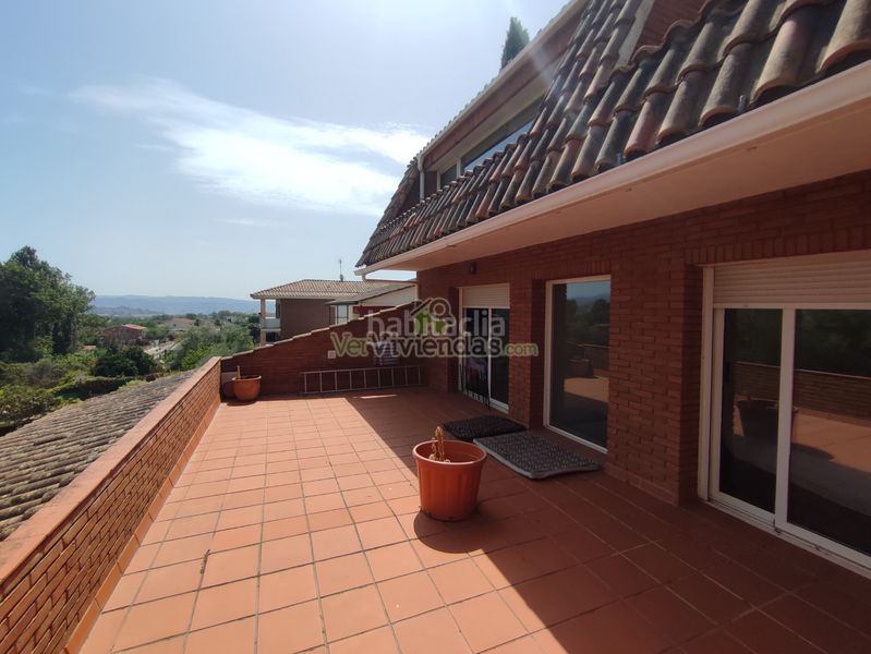 Foto 8ff11e7d-ea95-4343-beb4-ba181b2c96d2. Casa amb calefacció aparcament piscina a Can Rial Esparreguera
