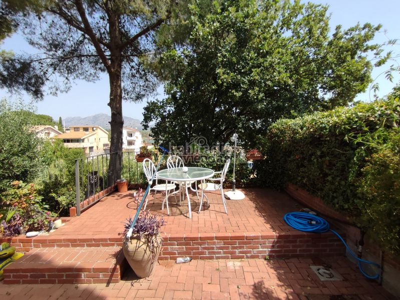 Foto e27bac3b-b240-4273-9ef3-d76ab825f025. Casa amb calefacció aparcament piscina a Can Rial Esparreguera