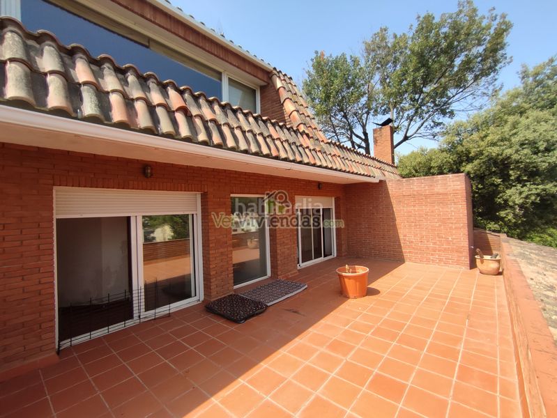 Foto f19ecbb0-ddaa-4b79-be10-89feeabb7824. Casa amb calefacció aparcament piscina a Can Rial Esparreguera