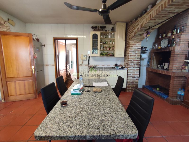Foto f7acc132-b6d3-43fa-8273-8eda7afbcebb. Casa amb calefacció aparcament piscina a Can Rial Esparreguera