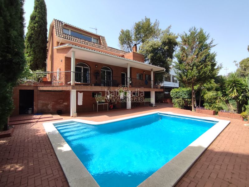 Foto fd707e61-fea8-4863-ae48-b97c30b5684c. Casa amb calefacció aparcament piscina a Can Rial Esparreguera