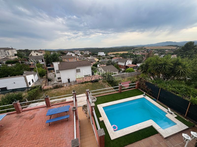 Foto 96a49d69-00d0-4e2a-ab77-3cffbc2ea39e. Casa amb xemeneia calefacció piscina a Piera