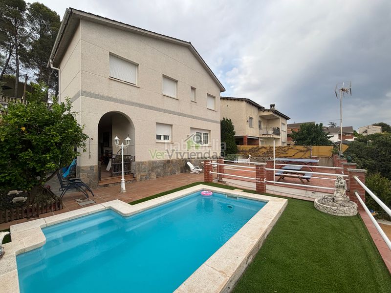 Foto dad31b2e-4be9-41e2-bafb-b3227e1b99bf. Casa amb xemeneia calefacció piscina a Piera