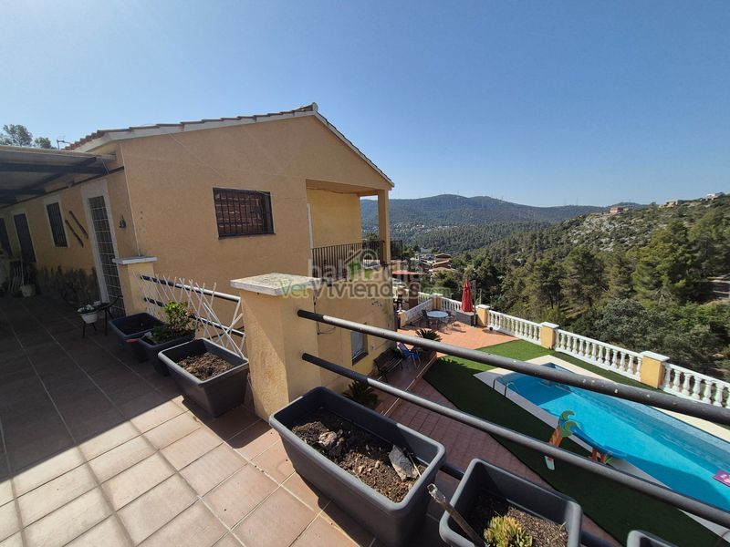 Foto 1785e2ff-0a48-4dab-b0f4-7ee7edaf07d9. Casa amb xemeneia calefacció aparcament piscina a Olesa de Bonesvalls