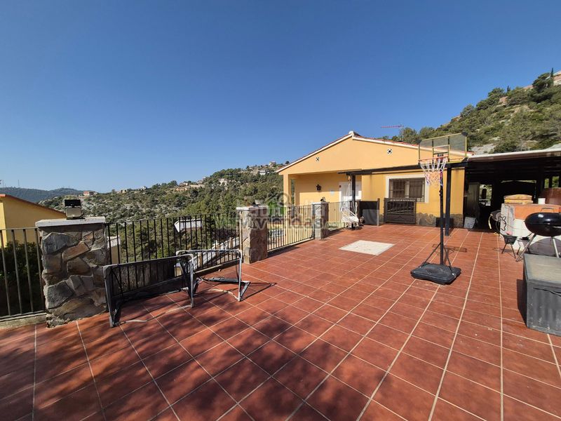 Foto 48adbd7d-b50b-4064-a214-315dca4b70f3. Casa amb xemeneia calefacció aparcament piscina a Olesa de Bonesvalls