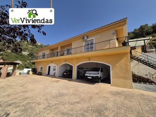 Casa a Olesa de Bonesvalls. Bonita casa con doble vivienda y piscina