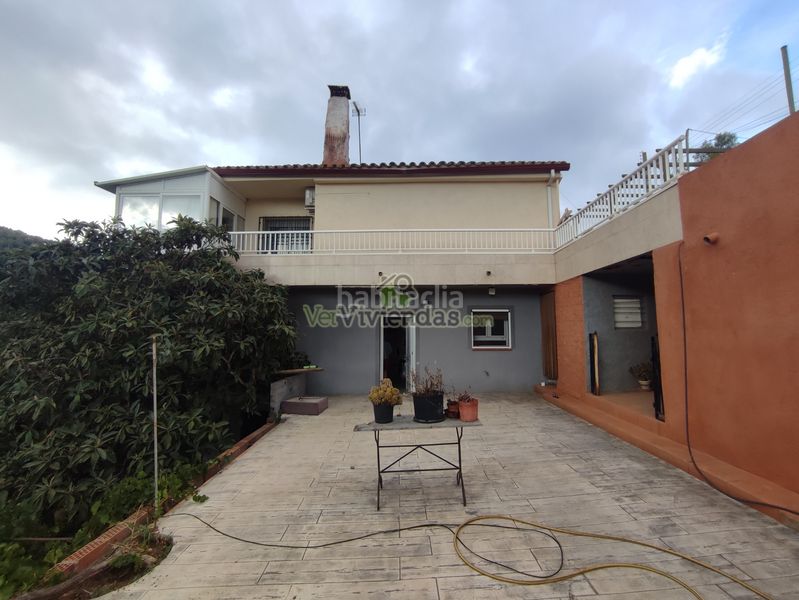 Foto b437d650-25f3-46ce-a459-d5bf6a761411. Casa amb calefacció aparcament a Vallirana