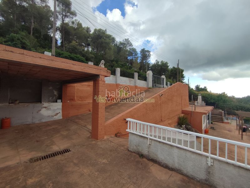 Foto bf2596fa-b15c-4f22-9242-2a5255f3e0c7. Casa amb calefacció aparcament a Vallirana