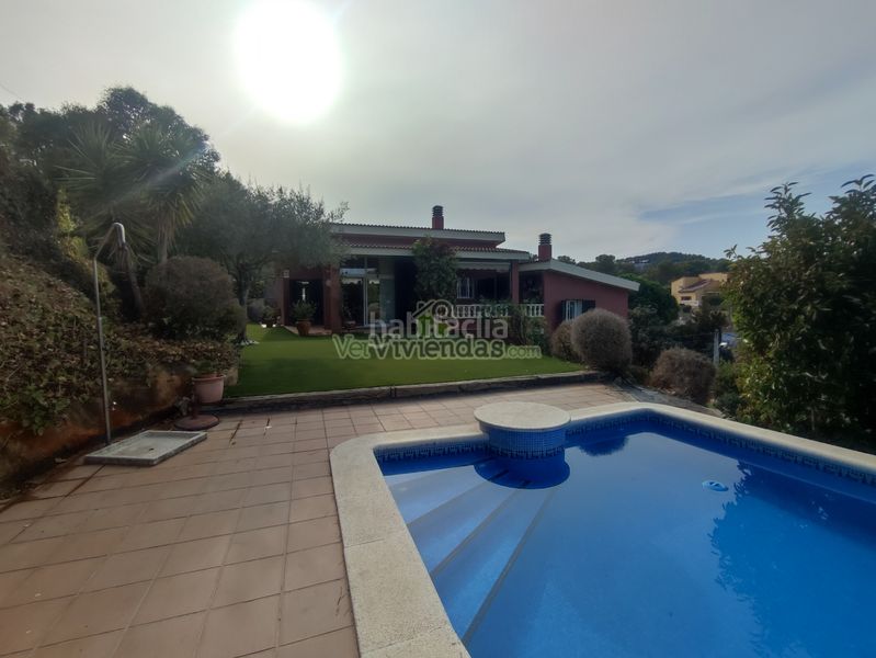 Foto ec962d46-206a-4bb9-9cf2-1380a320f193. Casa amb xemeneia calefacció piscina a Olivella