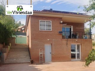 Casa in Corbera de Llobregat. Bonita casa con jardín