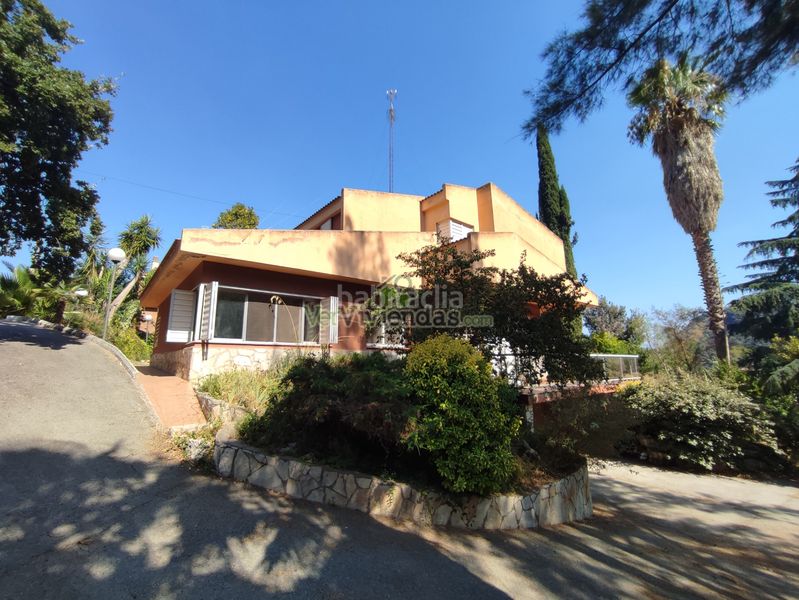 Foto 0148cc00-902e-4355-b083-ef58c1af1a8f. Casa amb xemeneia calefacció aparcament piscina a Torrelles de Llobregat