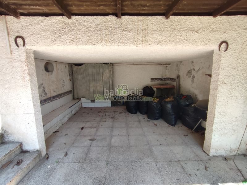Foto 0c6a0622-1ec2-4c17-9f9b-a1e927f7a301. Casa amb xemeneia calefacció aparcament piscina a Torrelles de Llobregat