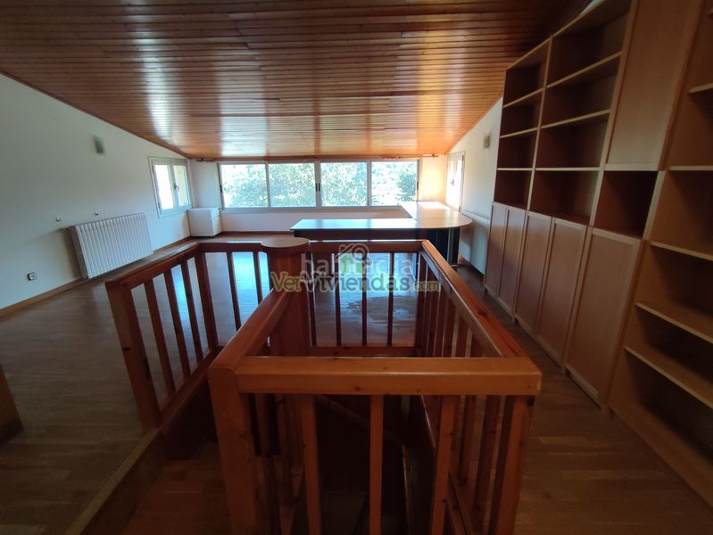 Foto 2ff92333-b25a-4498-8295-a08c035bfeb9. Casa amb xemeneia calefacció aparcament piscina a Torrelles de Llobregat
