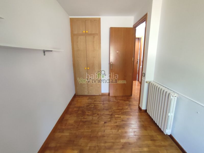 Foto 3975dd8d-2a3d-48d0-8b77-b32b3a3f0e69. Casa amb xemeneia calefacció aparcament piscina a Torrelles de Llobregat