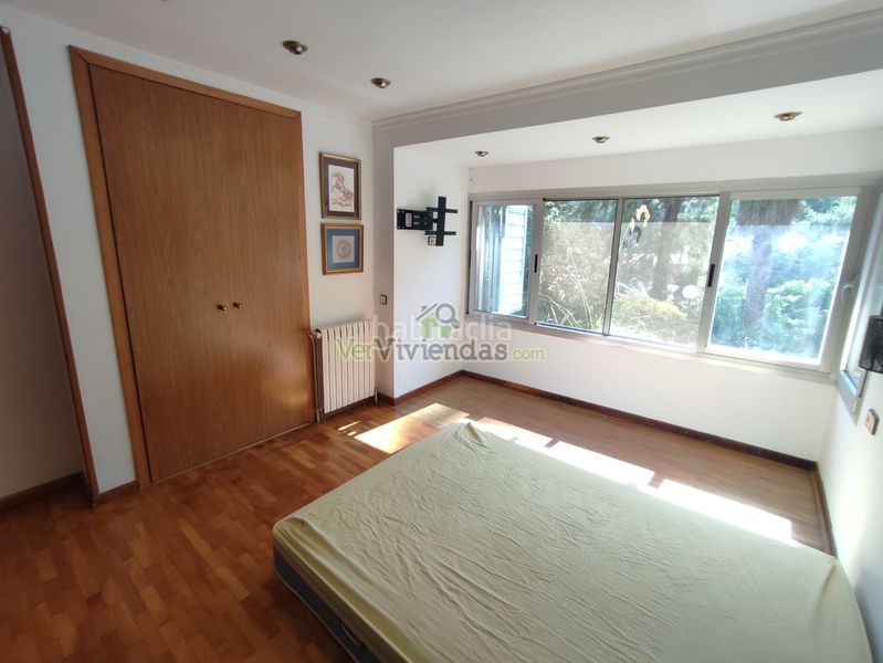 Foto 43f65696-0ef1-4b52-92f2-854d2872d1c8. Casa amb xemeneia calefacció aparcament piscina a Torrelles de Llobregat